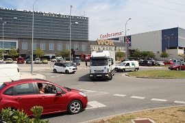 Realizando ejercicios de conducción en ciudad.