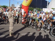 El Coronel Leiva dirige la salida de los participantes