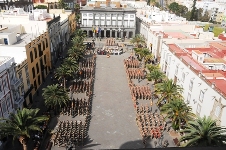 Formación de la ASPFOR XXXIII en la Plaza de Santa Ana