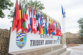 Banderas de los países participantes en el ejercicio.