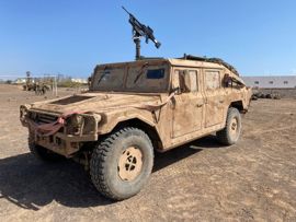 VAMTAC enmascarado con medios naturales