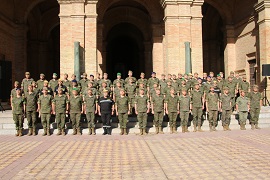 Foto de familia en la Puerta de Arcos