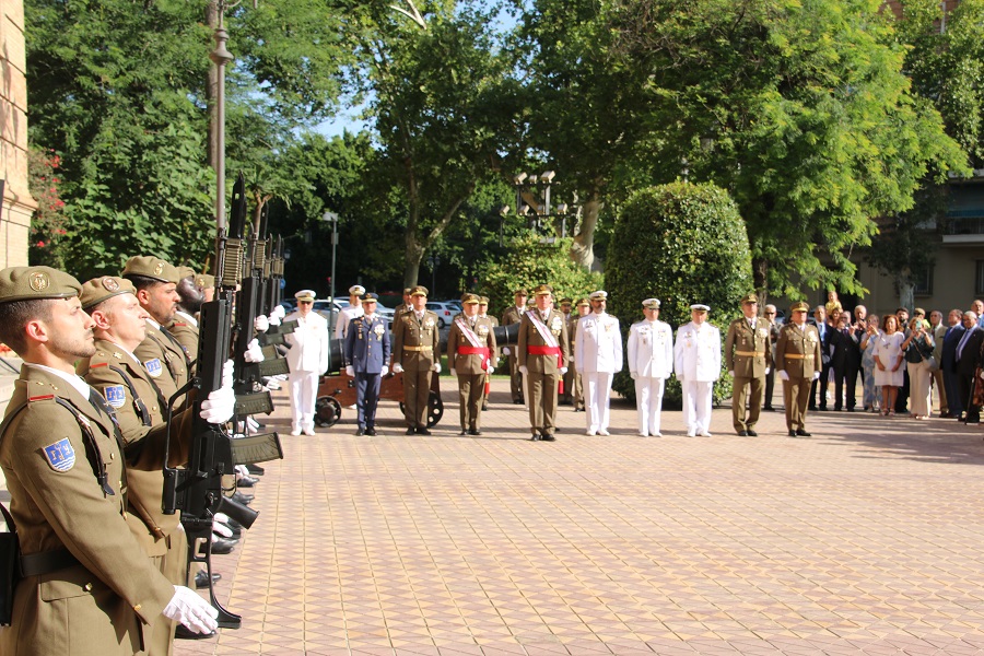 Presidencia del acto y piquete de Honores.