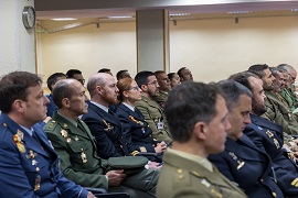 Alumnos durante la conferencia