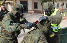 Alumnos en practica de cortar el EPI