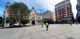 Patrulla en ayuntamiento de Santander