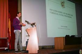 El Sr. Clos durante la conferencia