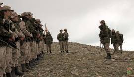 El_General_Bayo_dirigiendose_a_los_alumnos