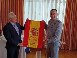Bandera de Percha dedicada a la AGM