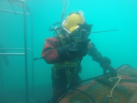 Trabajo de soldadura debajo del agua