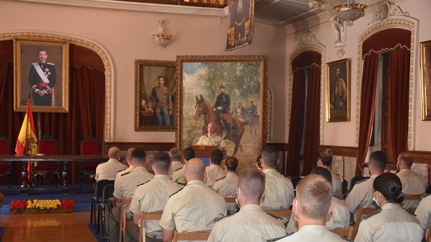 Charla en la Academia de Caballería